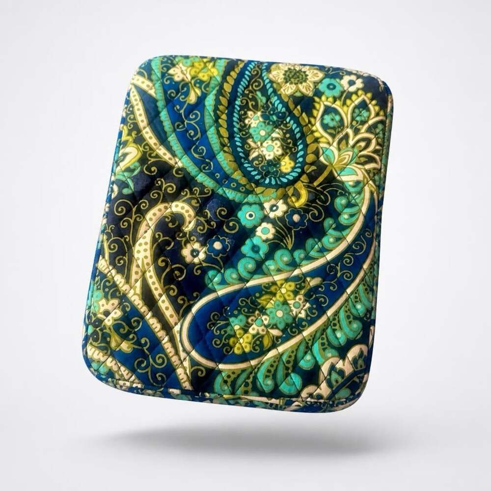 Vera Bradley Rhythm and Blues Quilted Padded Case Tablet Blue Green Paisley